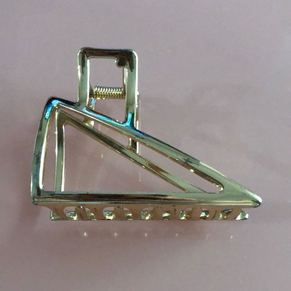 Accessories - ⭐️4/$20 Triangle Hair Clip w/purchase